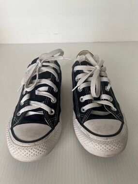Converse Tennis Shoes